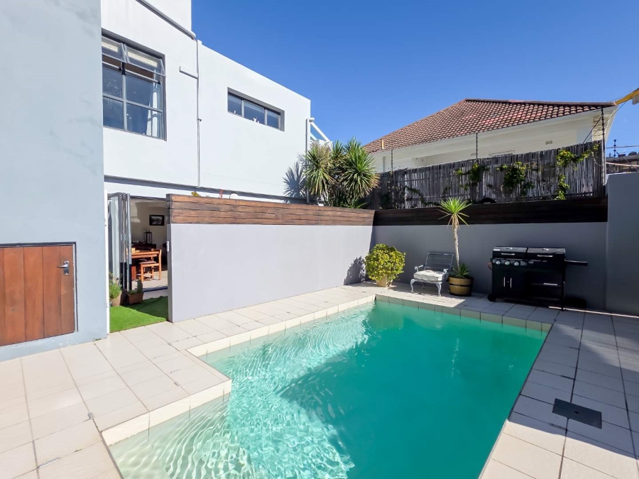 2 Bedroom Property for Sale in Sea Point Western Cape